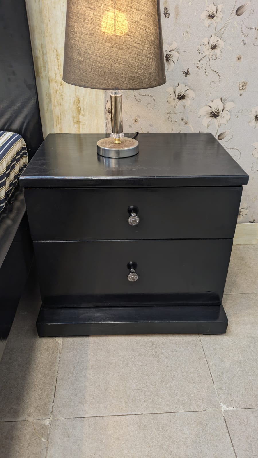 King Size Bed With 2 Side Tables
