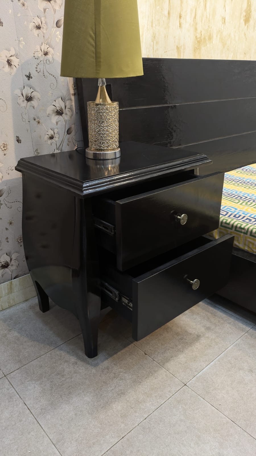 King Size Bed With 2 Side Tables