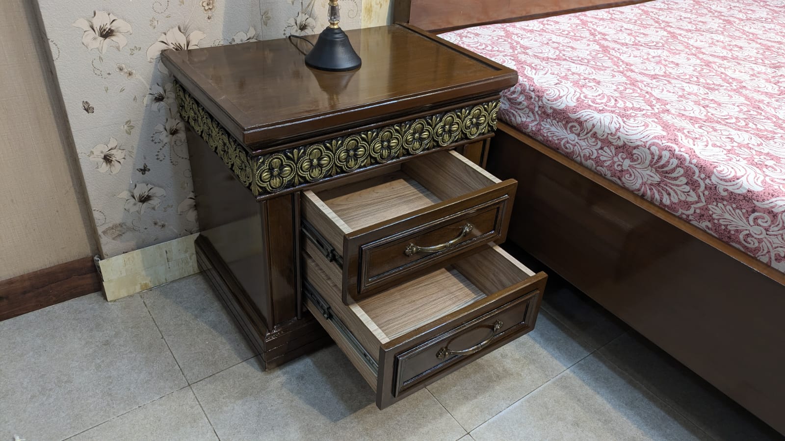 Elegant King Size Bedroom Set