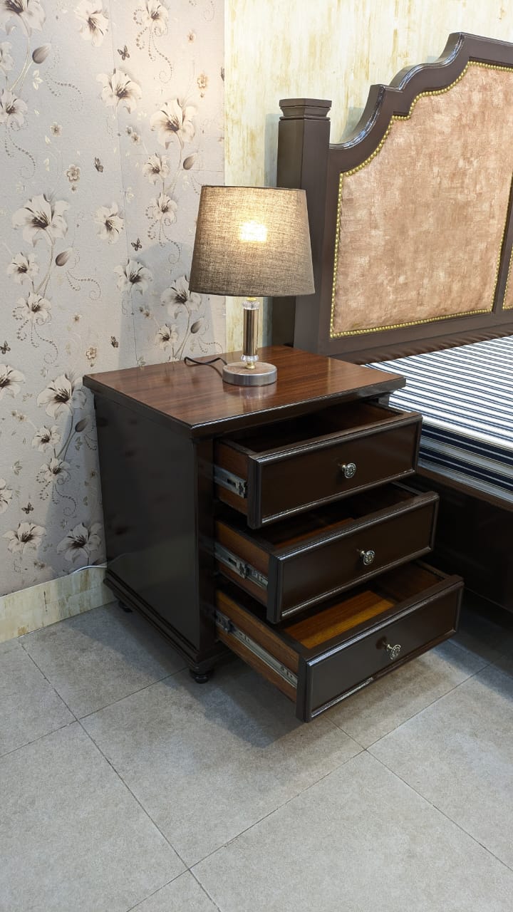 King Size Bed With 2 Side Tables