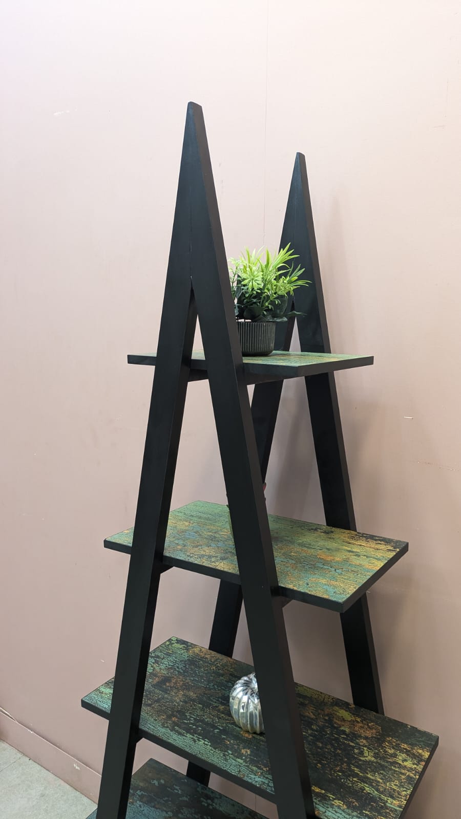 BRAND NEW – PREMIUM DISPLAY SHELF