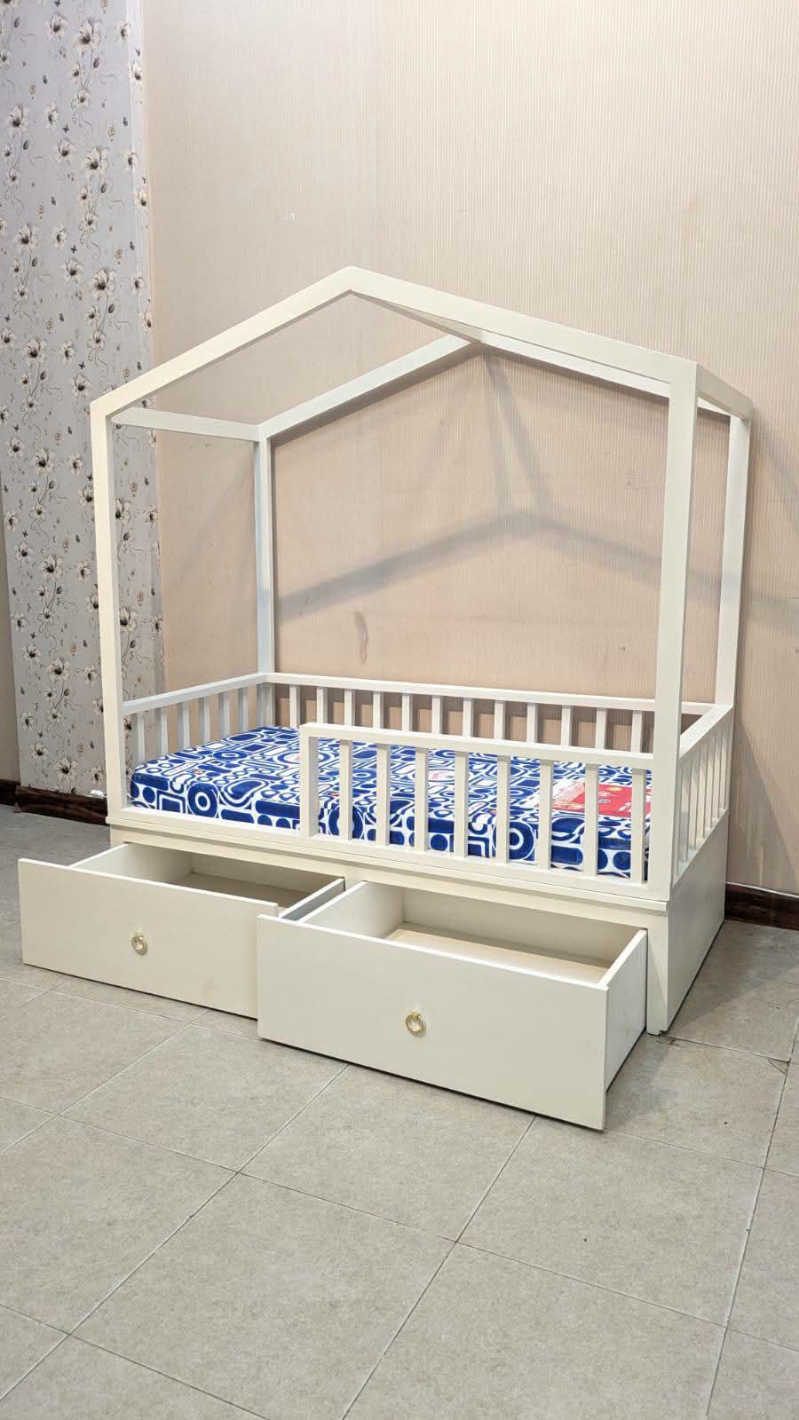 Kid's House Style Bed with Mattress