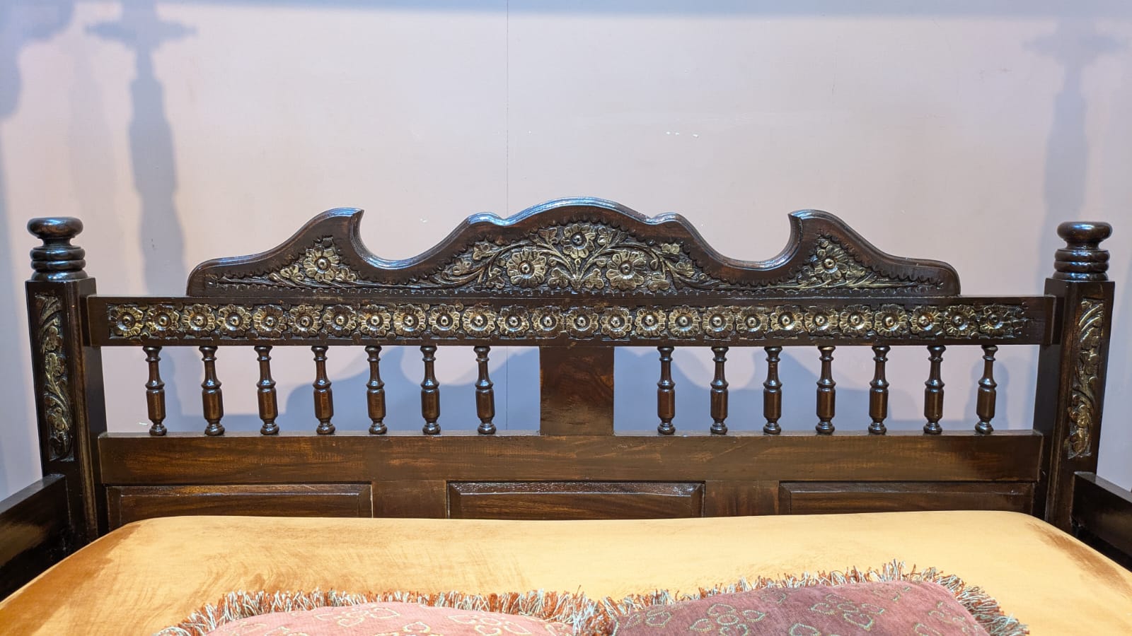 ROYAL ELEGANCE – A TIMELESS CHINIOTI JHOOLA MASTERPIECE