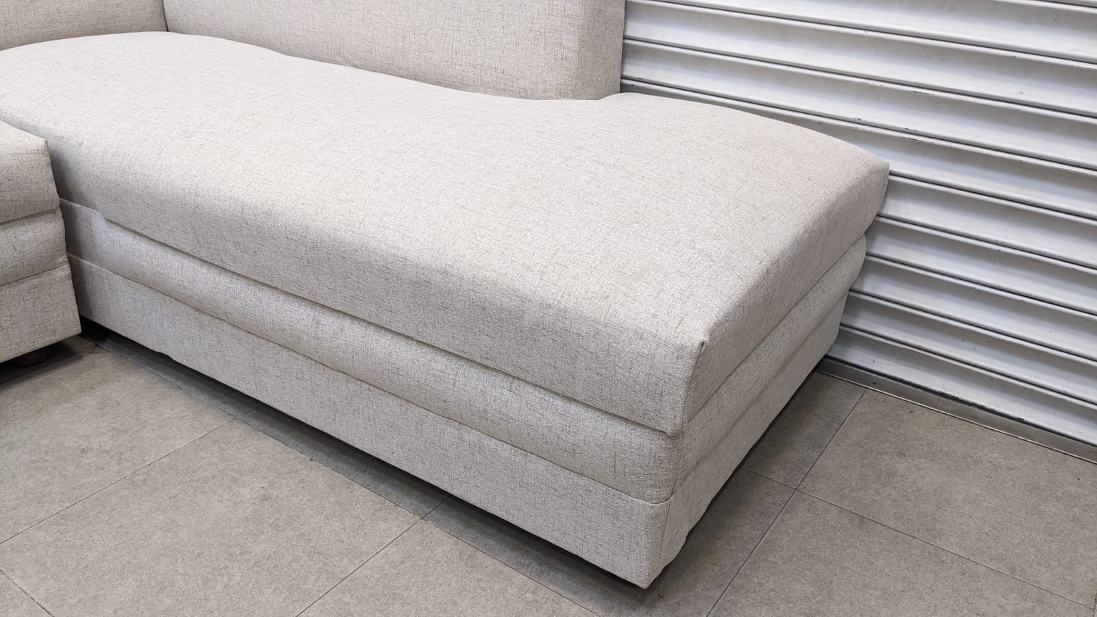 Modern Design 5 Seater L Shape Sofa Set with Center Table