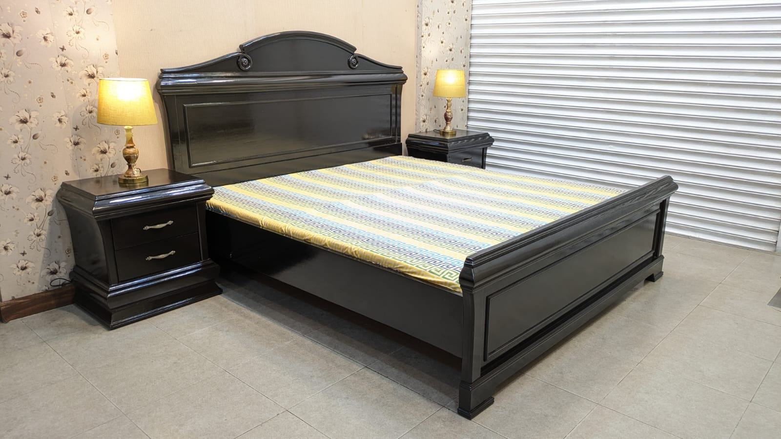 King Size Bed With 2 Side Tables and Dressing Table