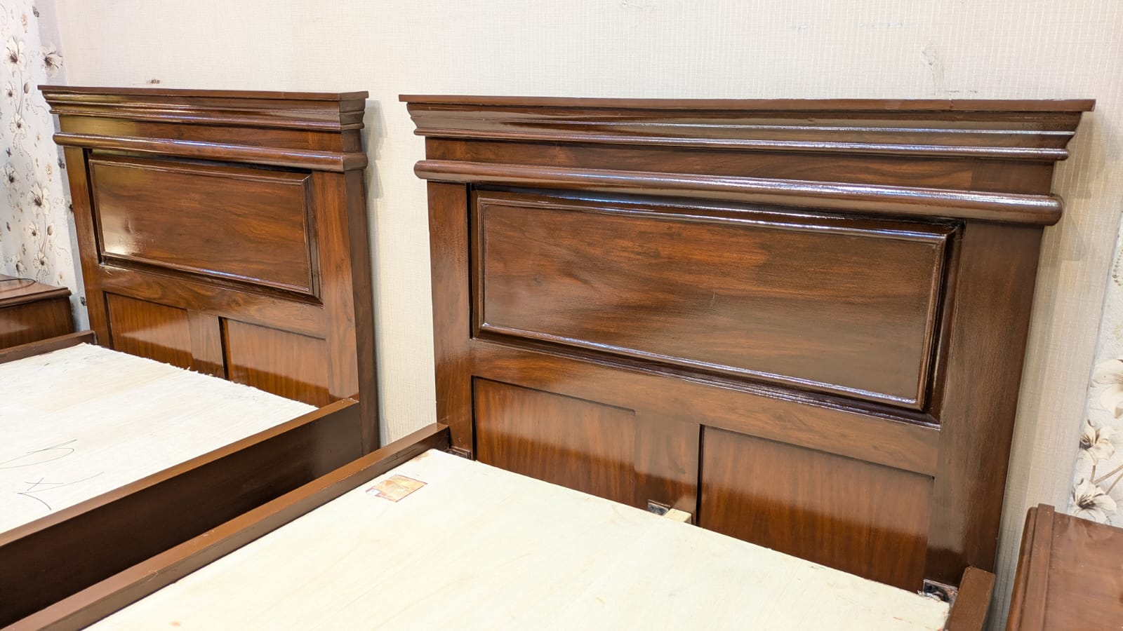 Pair Of Single Beds with 2 Side Tables