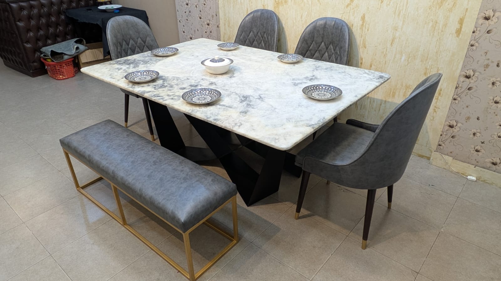 Modern Design 6 Seater Dining Table with Marble Top