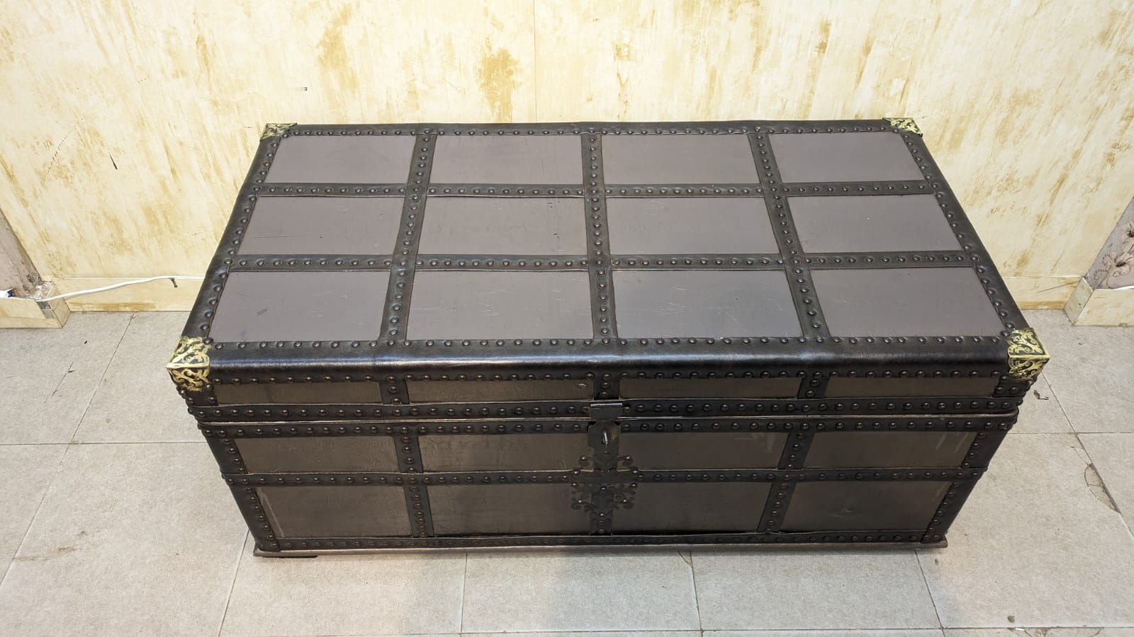 Beautiful Vintage Storage Trunk Elegant spacious