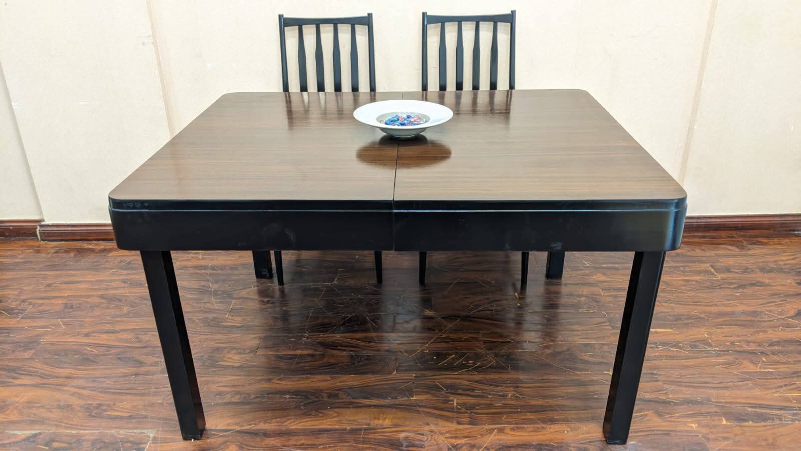 Extendable 6 Seater Dining Table with Extra Chair