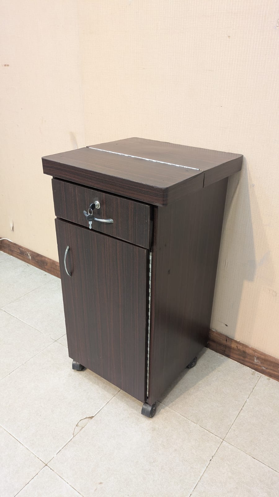 Foldable Iron Stand