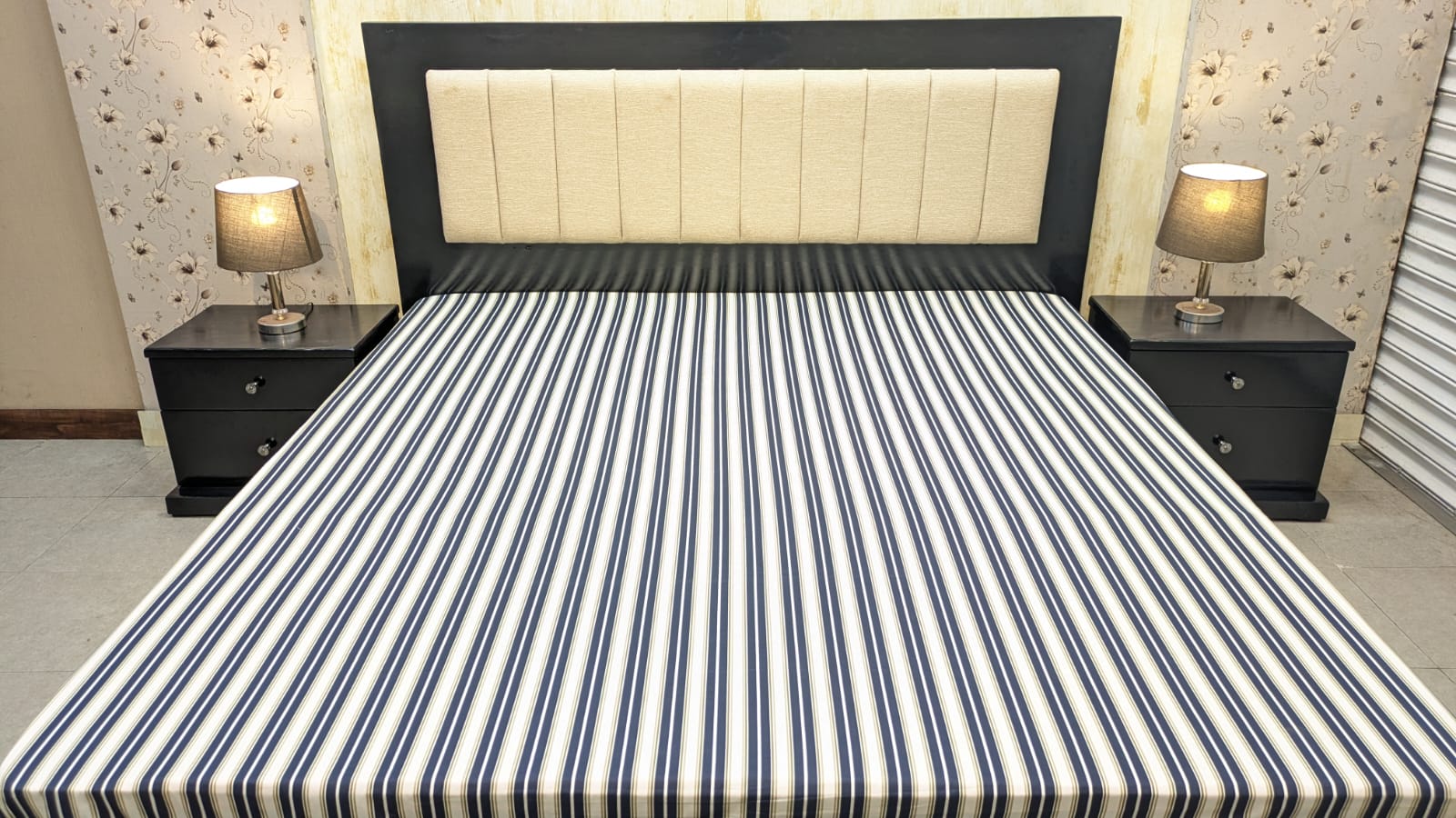 King Size Bed With 2 Side Tables