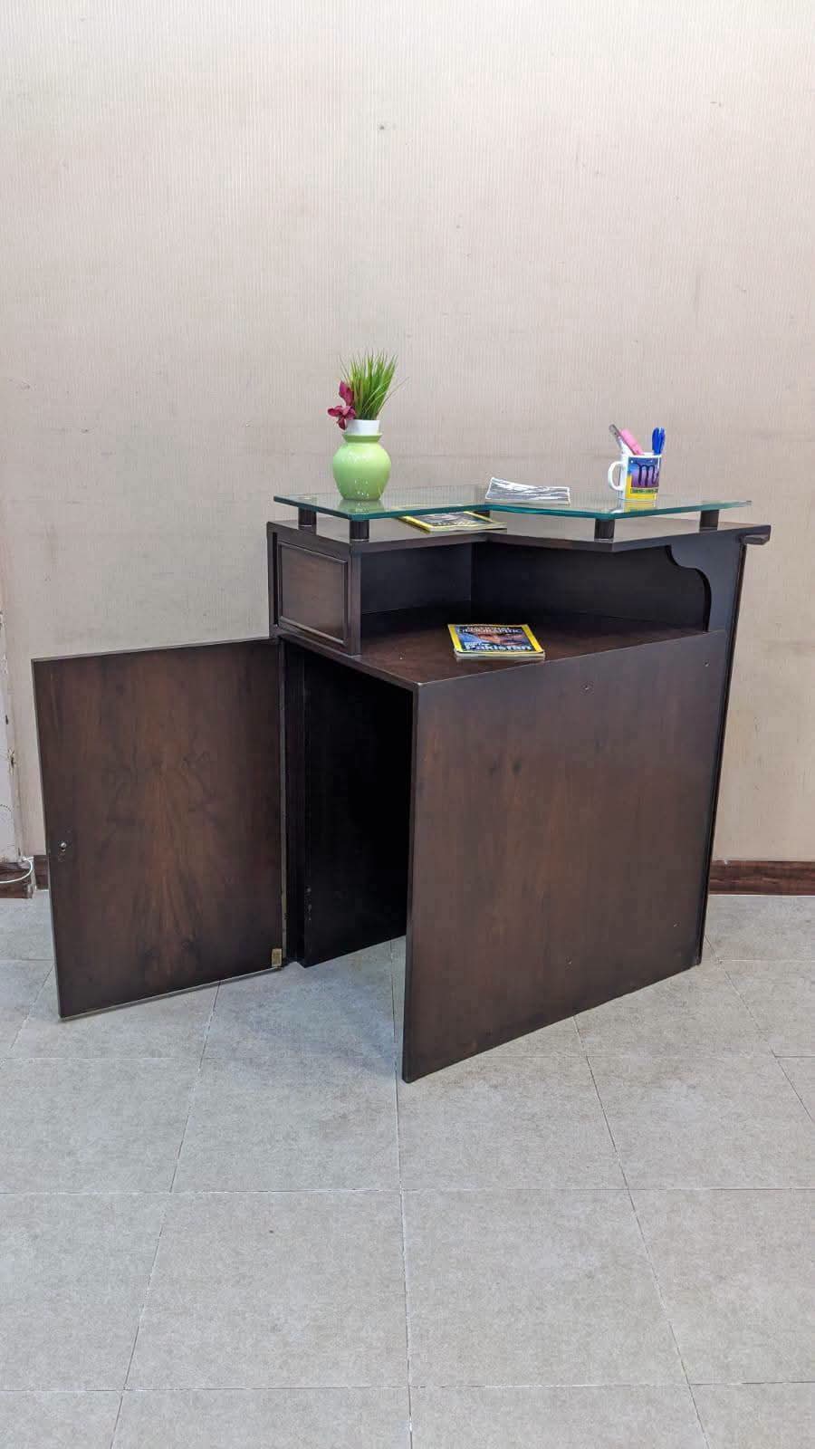 Stylish Counter Table