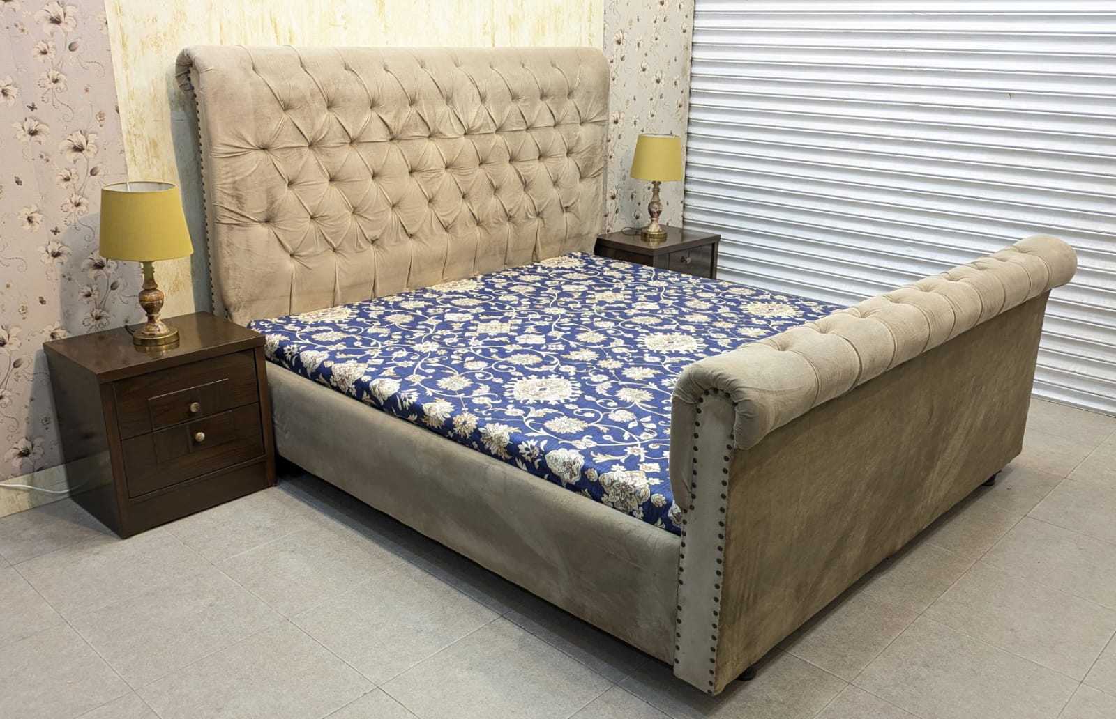 King Size Bed With 2 Side Tables