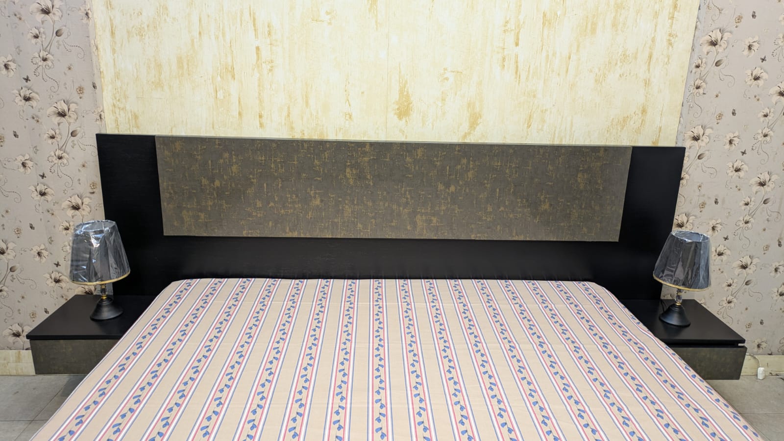 Habitt Novak King Size Bed With 2 Attached Side Table