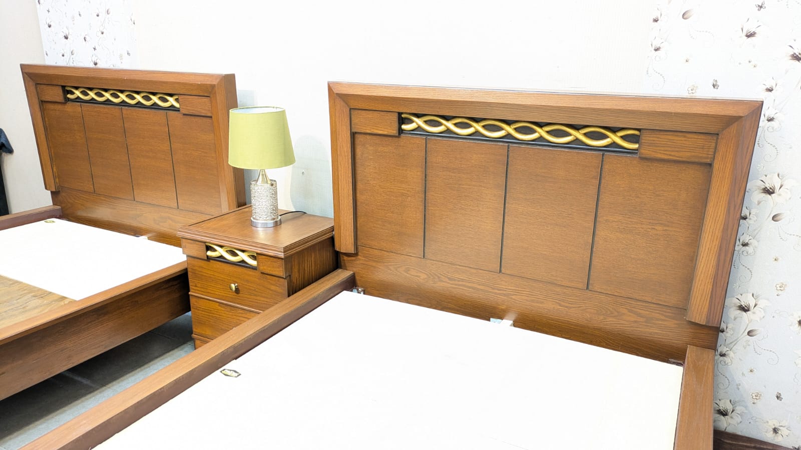 Pair of Twin Size Bed with Shared Side Table