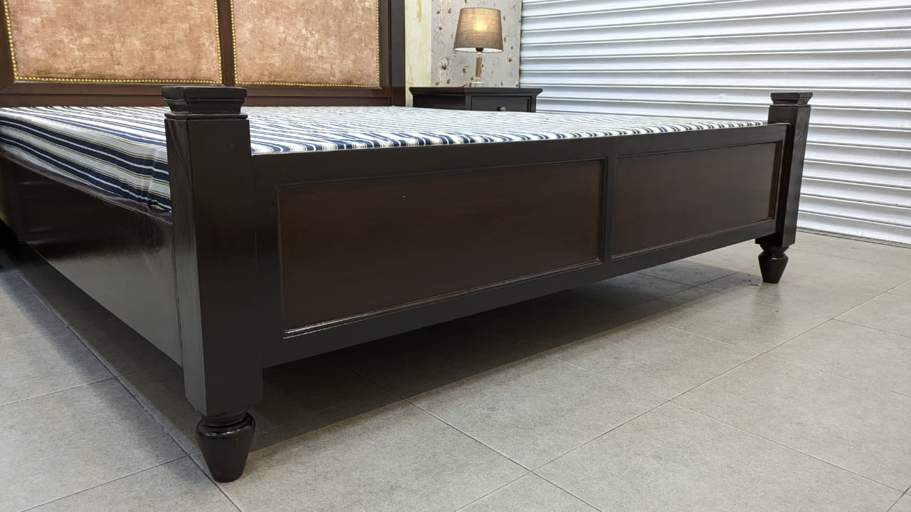 King Size Bed With 2 Side Tables