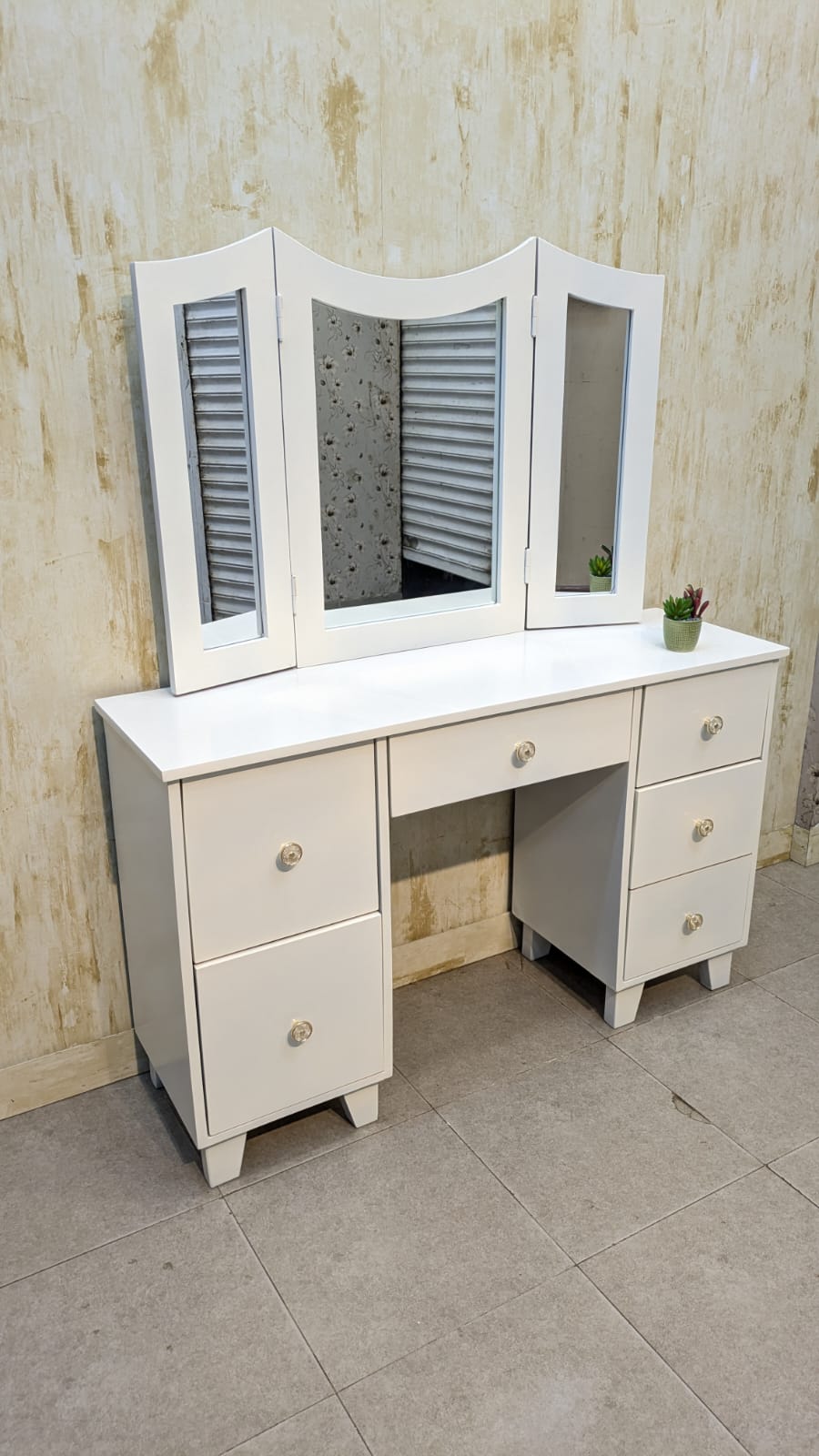 Twin Size Bed With Set