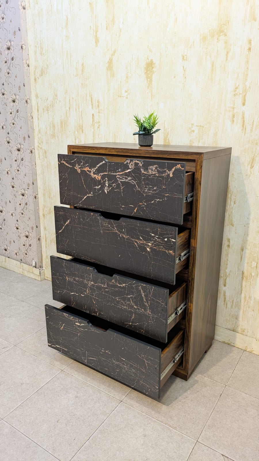 BRAND NEW CHEST OF DRAWERS