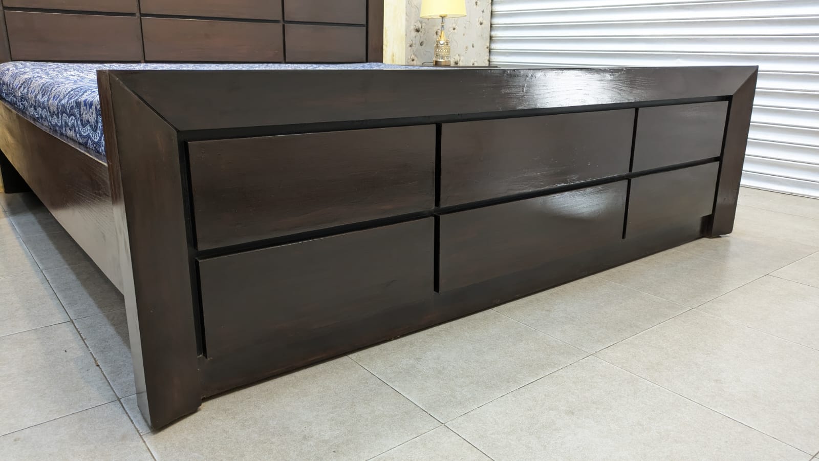 King Size Bed With 2 Side Tables