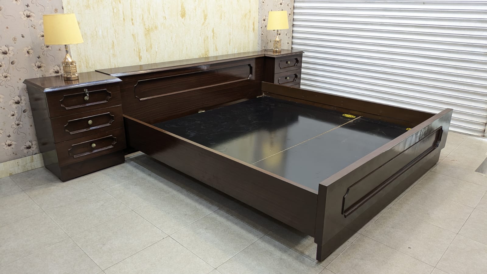 King Size Bed With 2 Side Tables