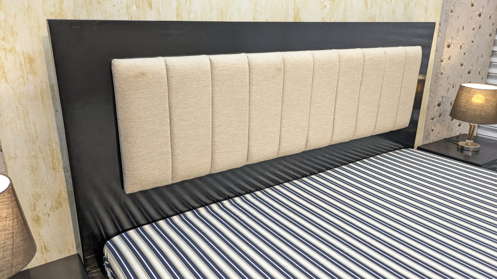 King Size Bed With 2 Side Tables