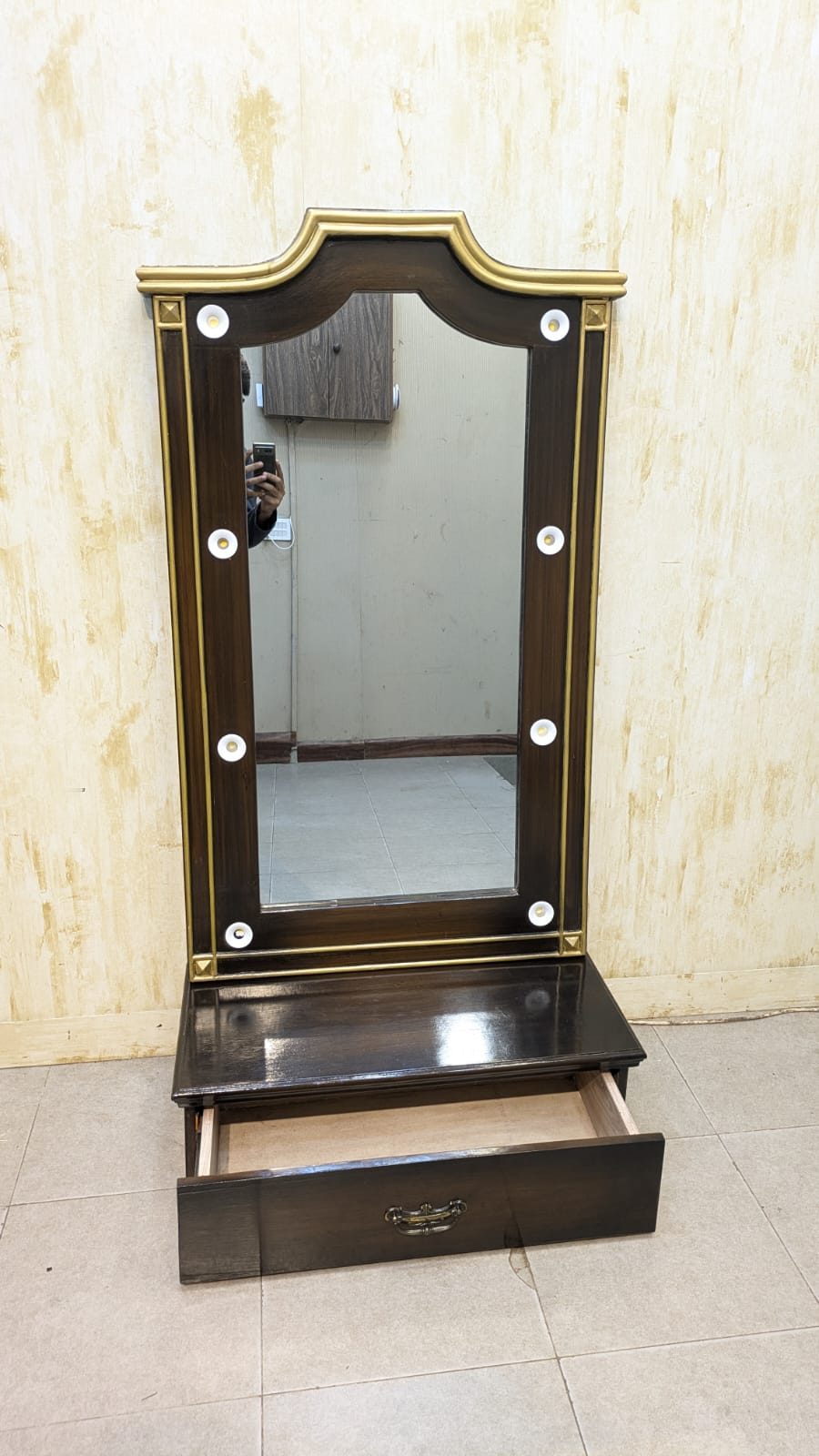 Wall Mounted Console With Led Mirror