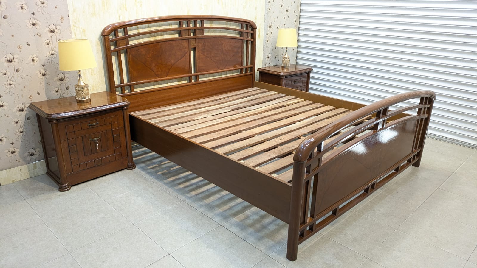 King Size Bed With 2 Side Tables