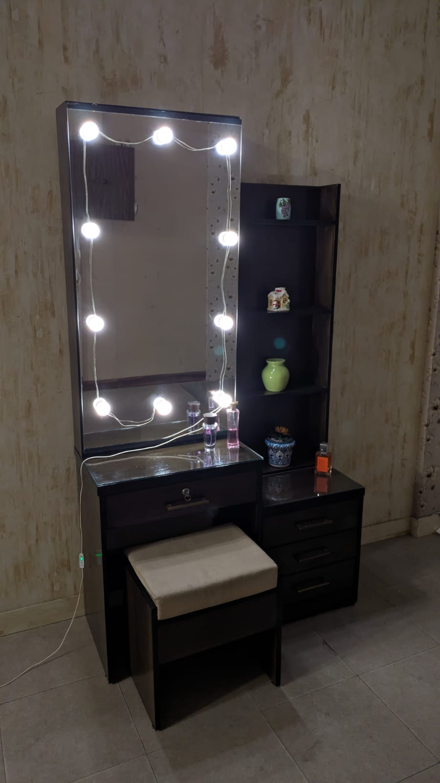 Modern Dressing Table with stool