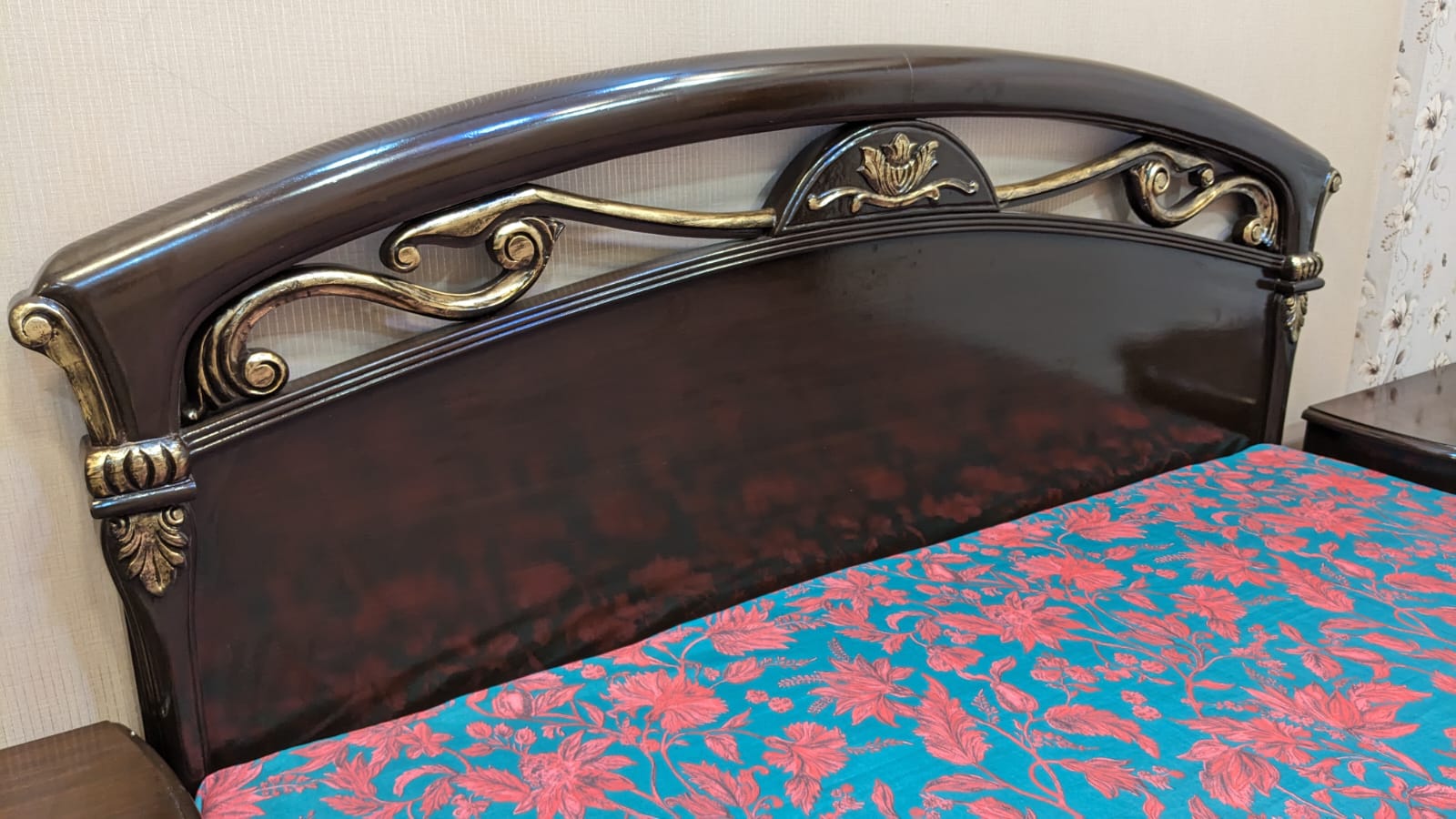 King Size Bed with 2 Side Tables