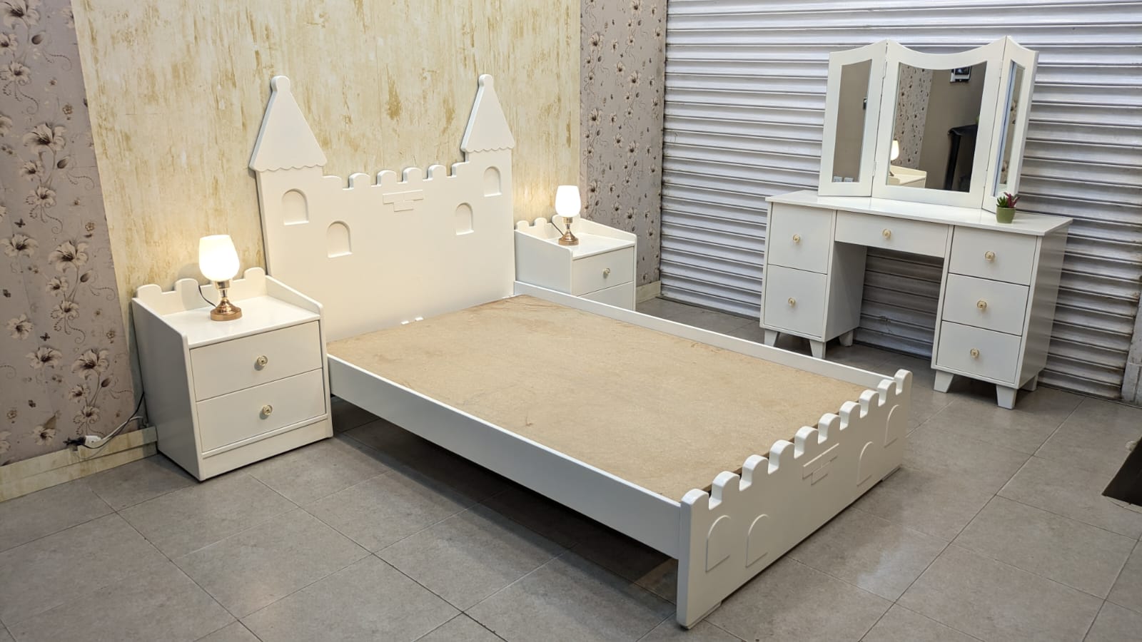 Twin Size Bed With Set