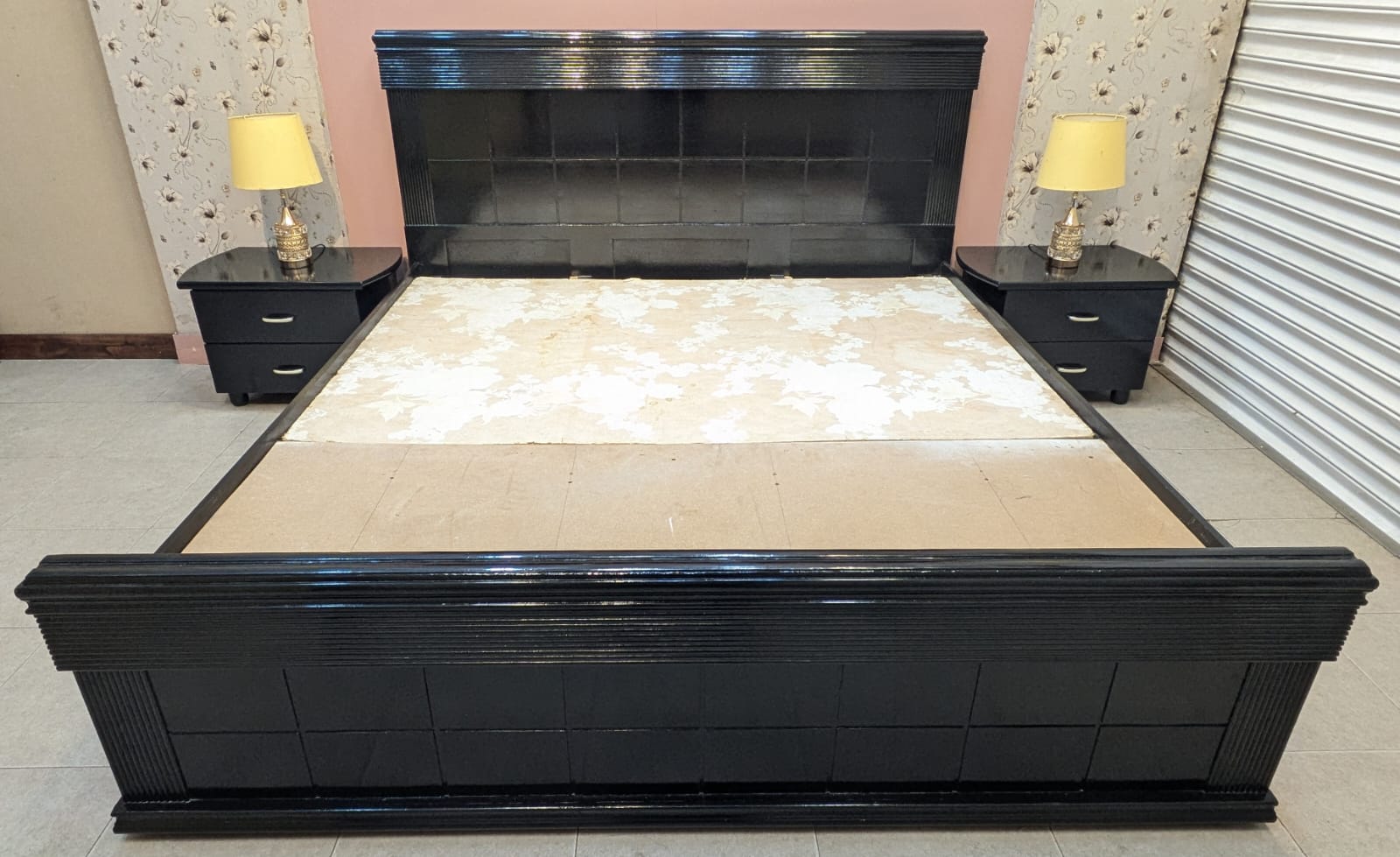 King Size Bed With 2 Side Tables