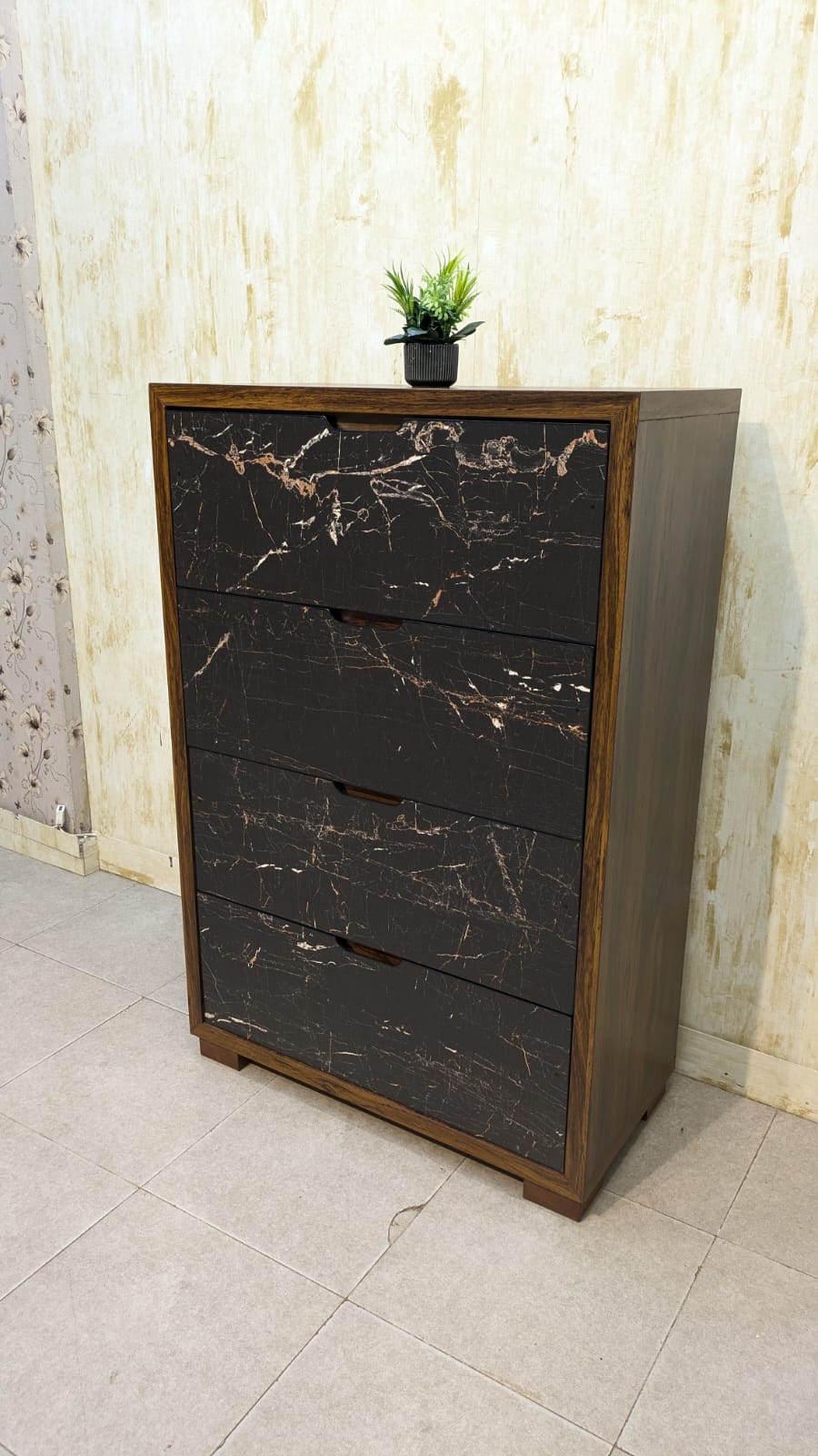 BRAND NEW CHEST OF DRAWERS