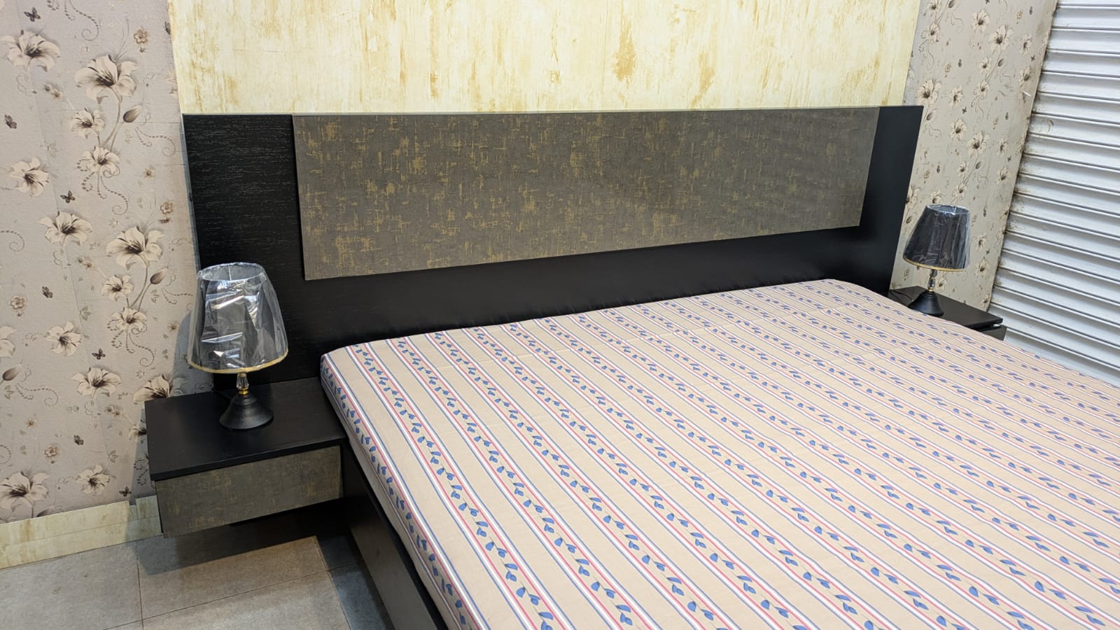 Habitt Novak King Size Bed With 2 Attached Side Table