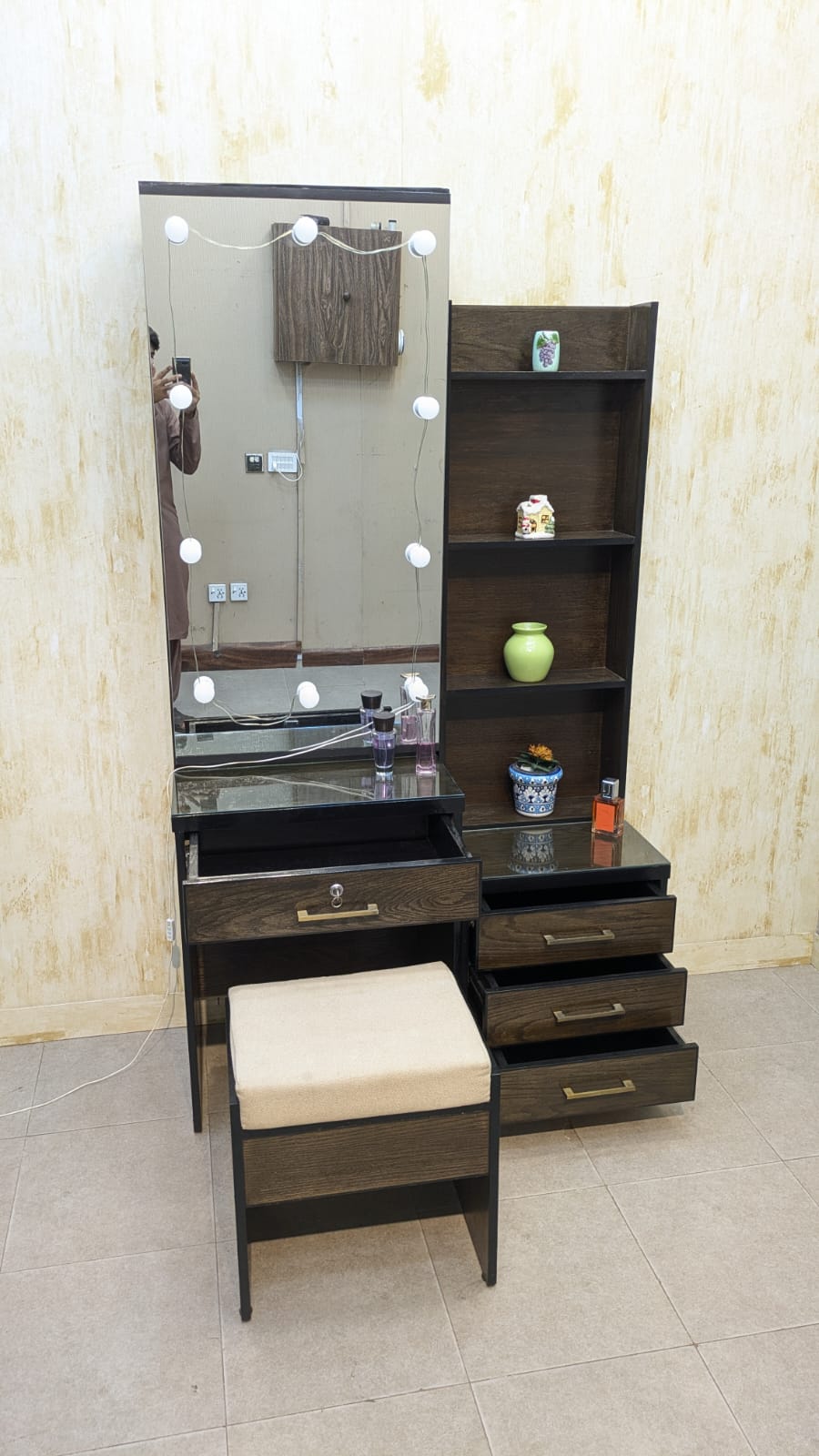 Modern Dressing Table with stool