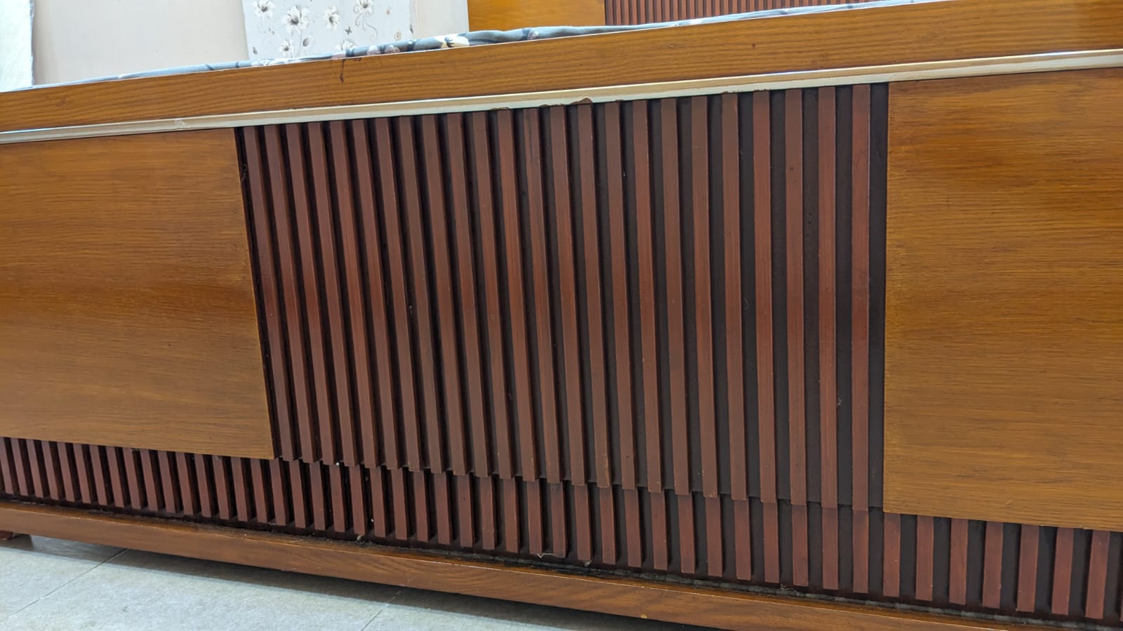 King Size Bed with 1 Side Table