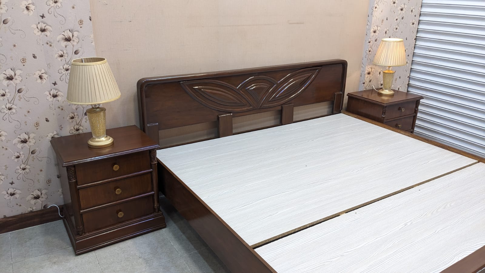 Double Bed with 2 Side Tables