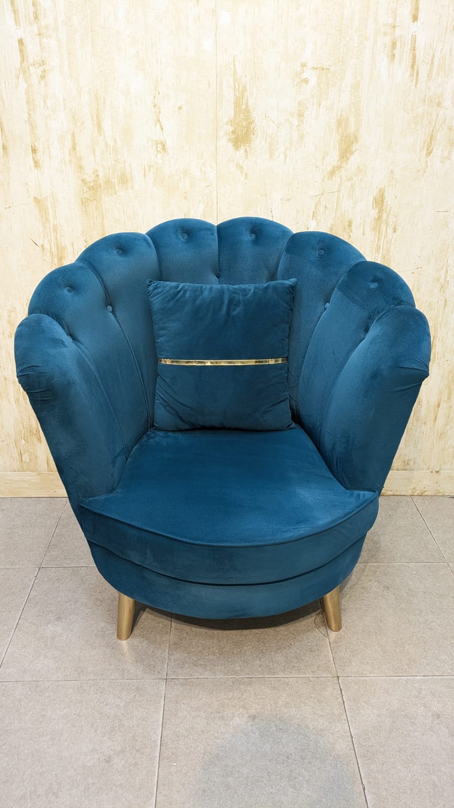 BEAUTIFUL PAIR OF ACCENT CHAIRS WITH MATCHING TABLE
