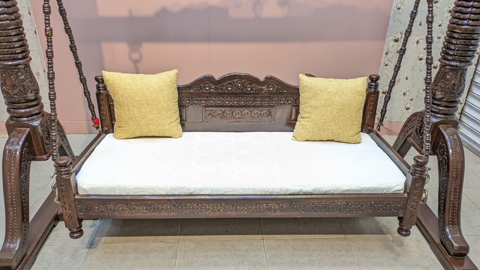 Chinioti jhoola In Solid Sheesham Wood