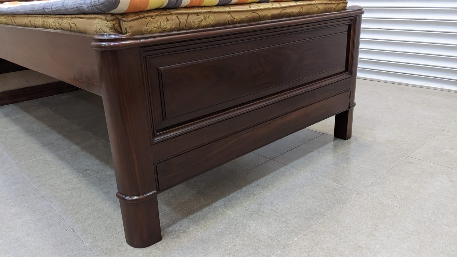 Antique 100% Solid Sheesham Wood Single Bed