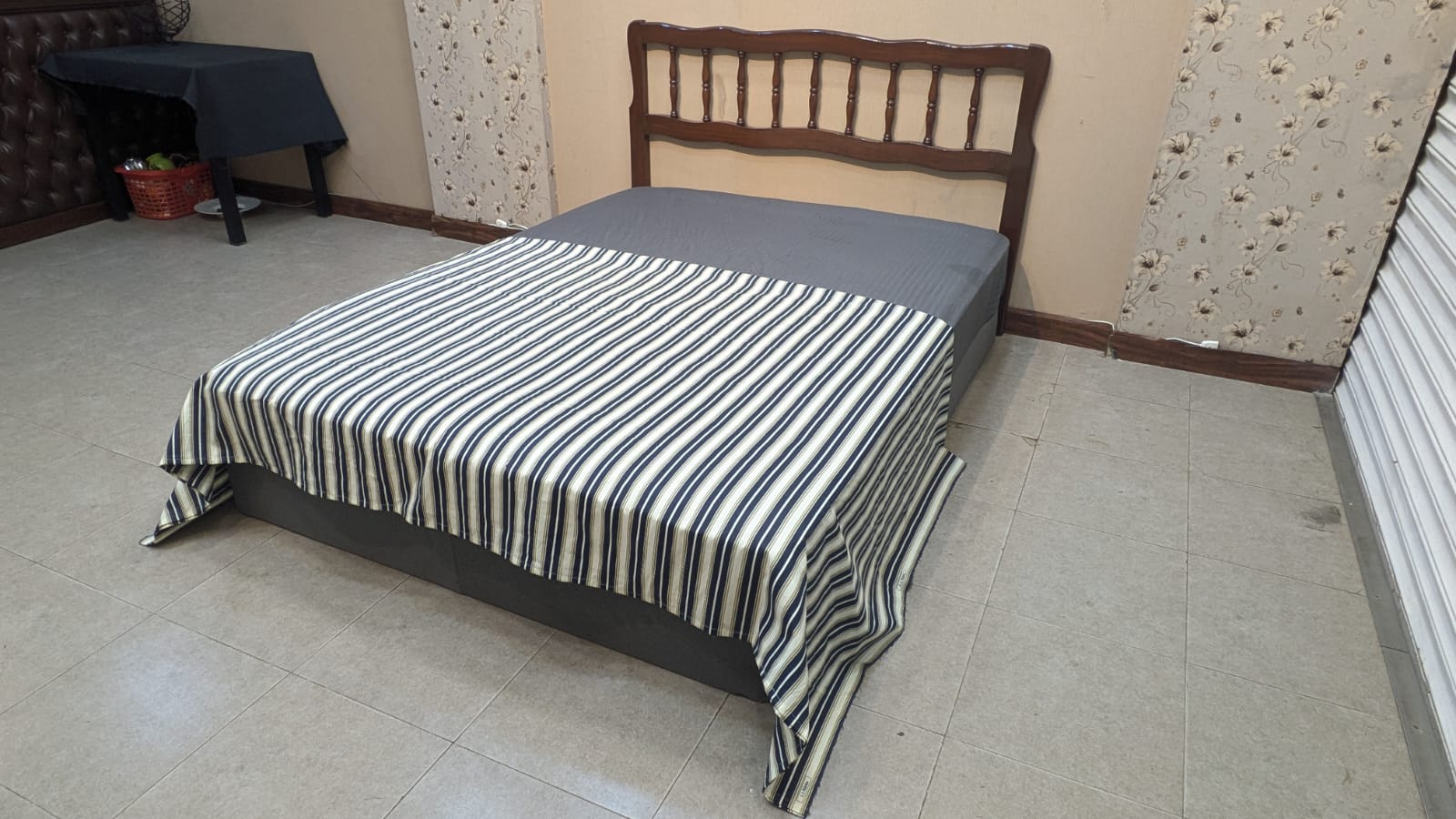 Queen Size Bed With Box Mattress and Spring Mattress