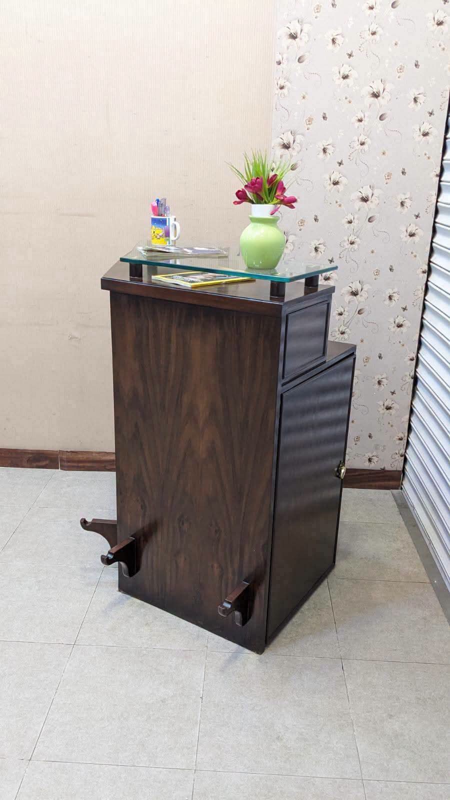 Stylish Counter Table