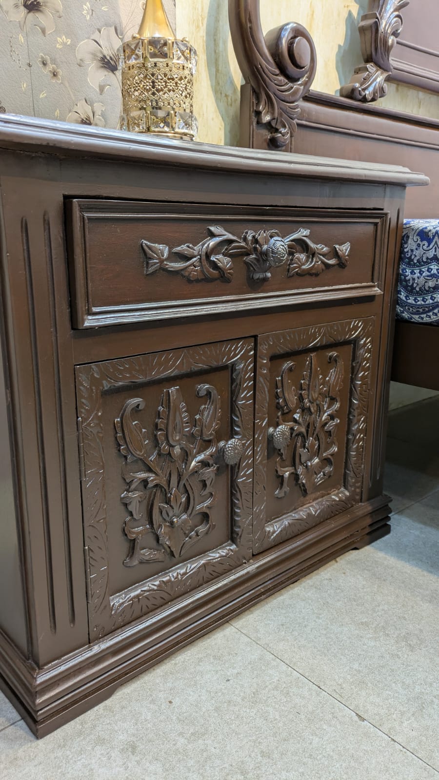 King Size Bed With 2 Side Tables