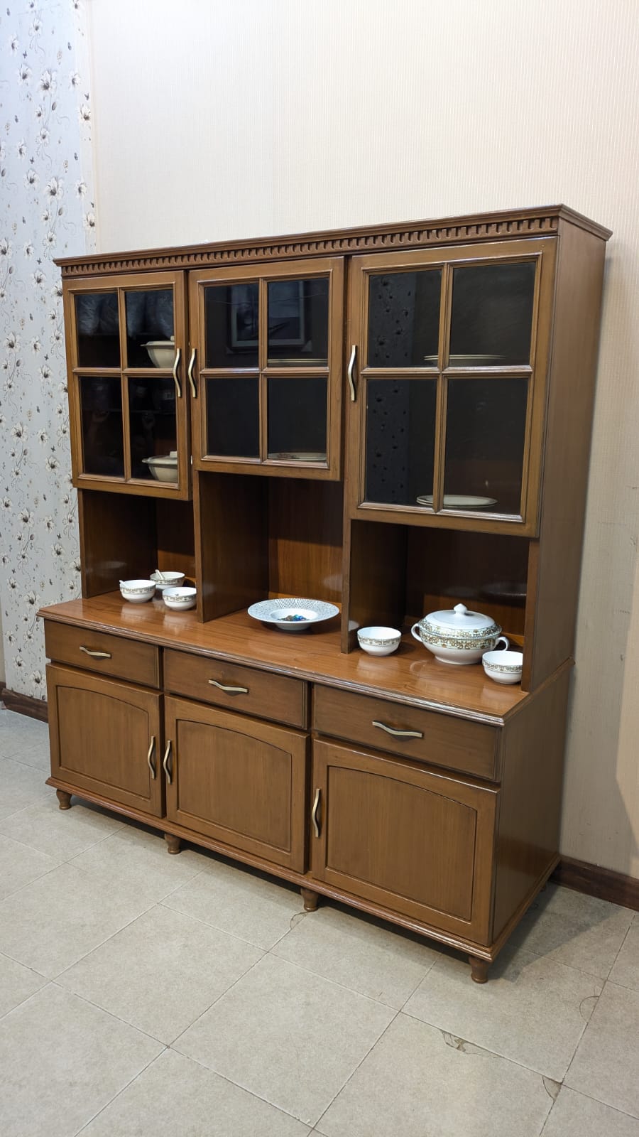 Beautiful Crockery Divider