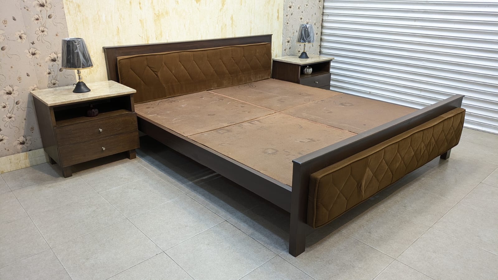 King size bed with 2 side table