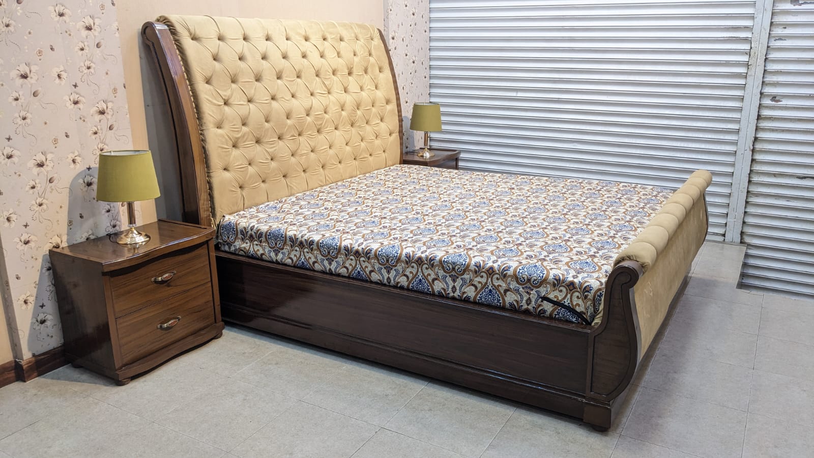King Size Bed With 2 Side Tables