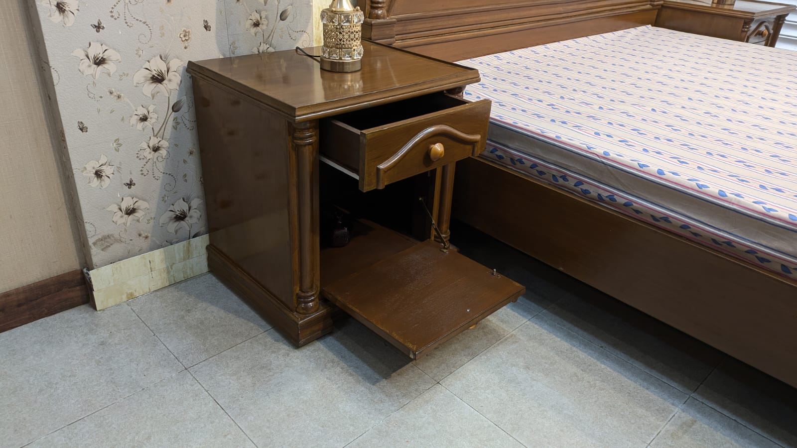 King Size Bed with 2 Side Tables