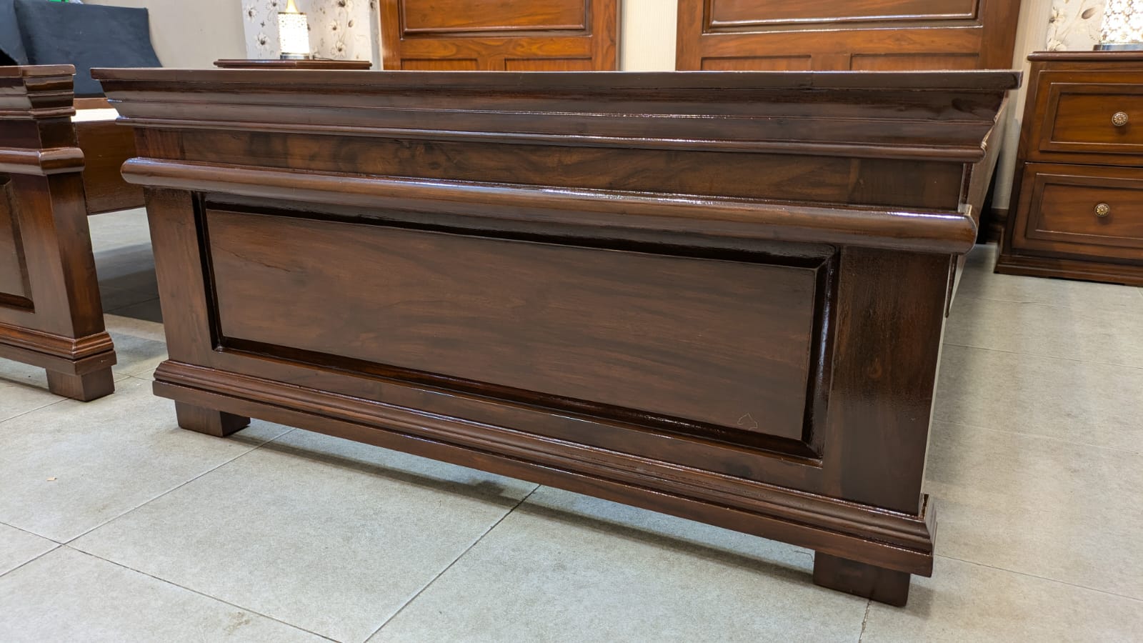 Pair Of Single Beds with 2 Side Tables