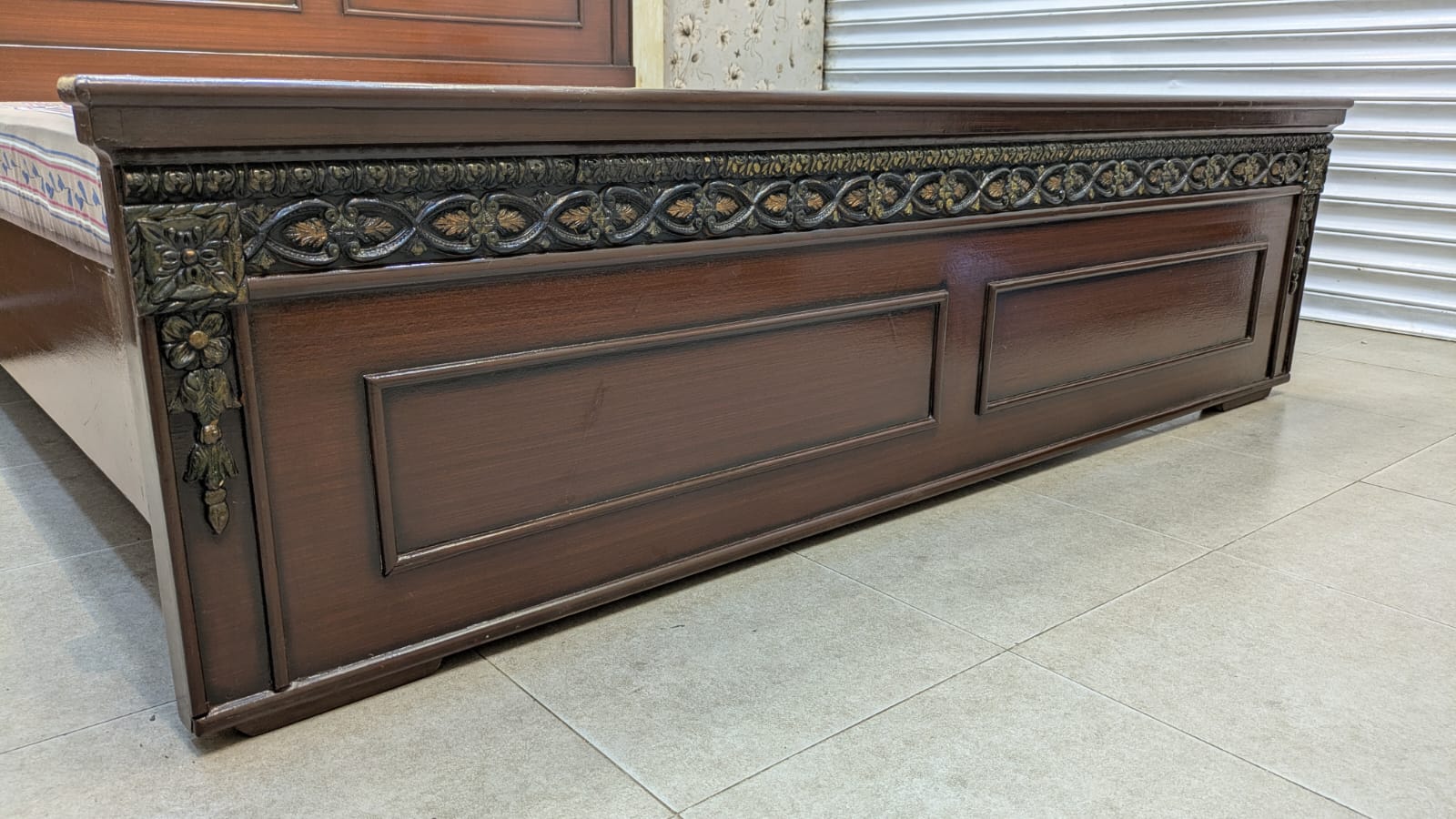 Elegant Sheesham Wood king Size Bed with 1 side table
