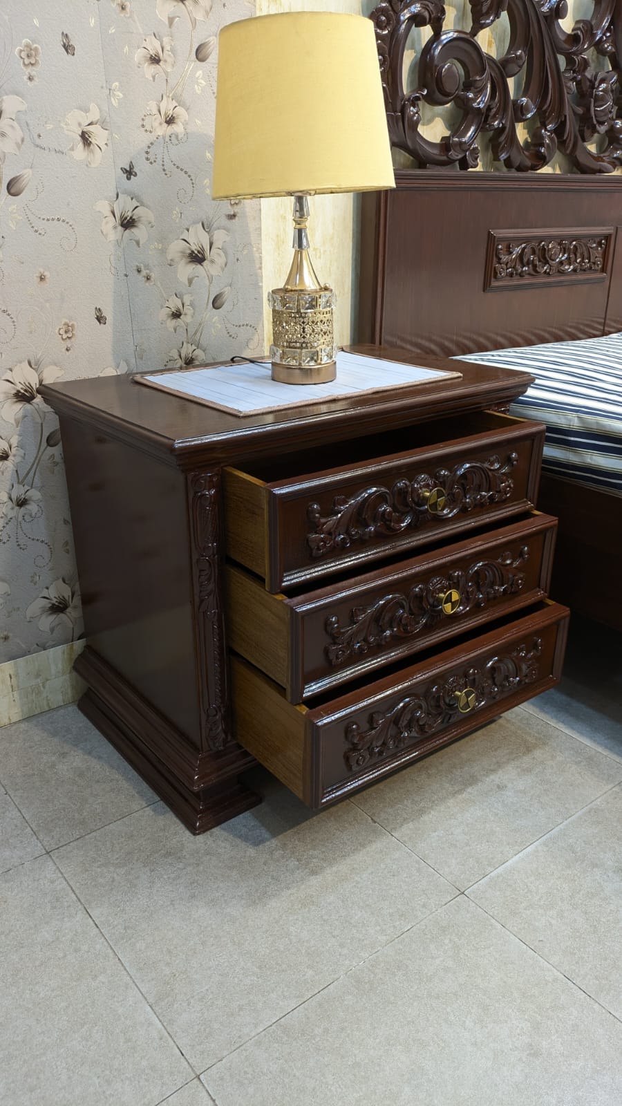 Elegant King Size Bed Set