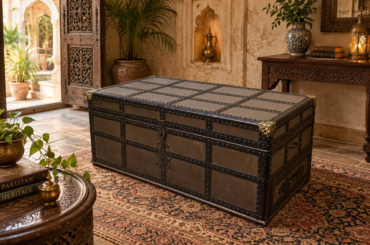 Beautiful Vintage Storage Trunk Elegant spacious